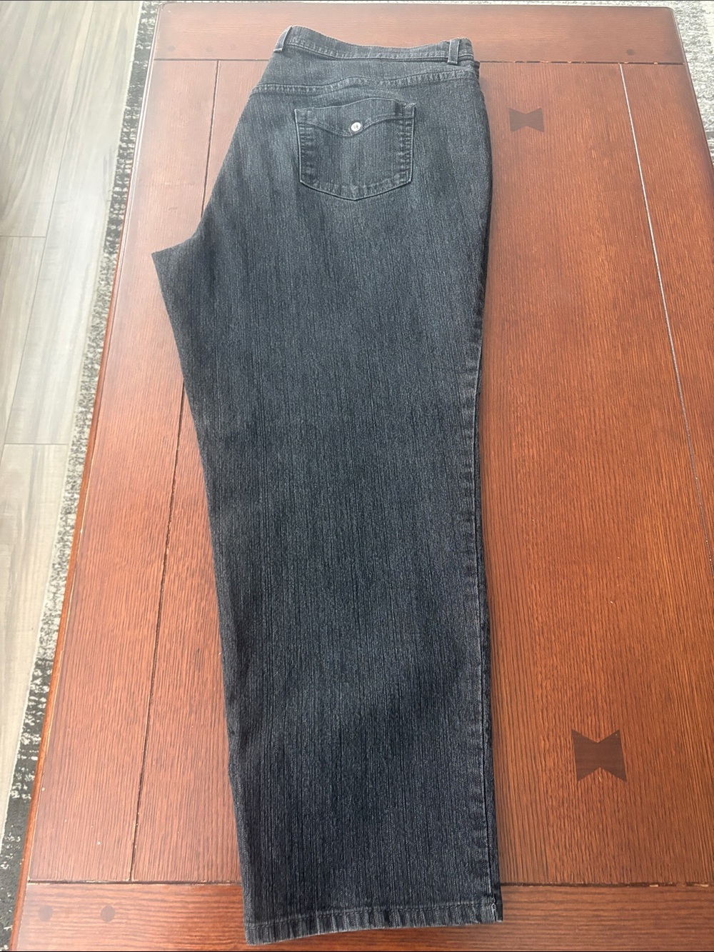 Amanda black jeans with back pocket flaps